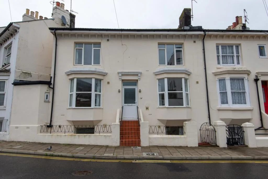 5 bedroom terraced house for rent