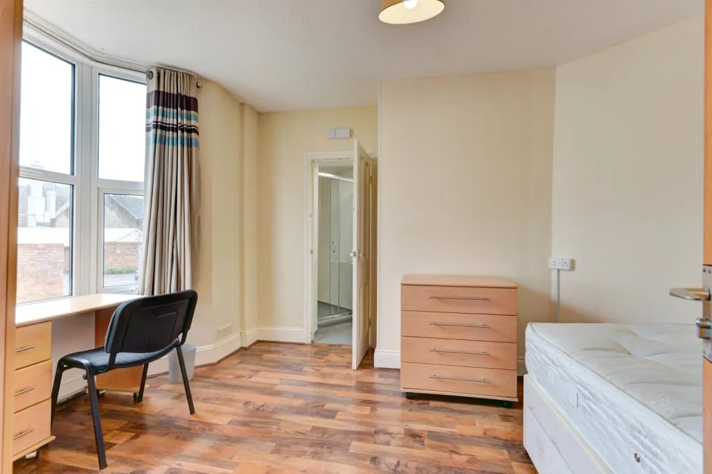 5 bedroom terraced house for rent