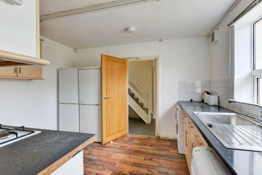 5 bedroom terraced house for rent