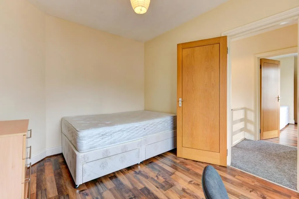 5 bedroom terraced house for rent