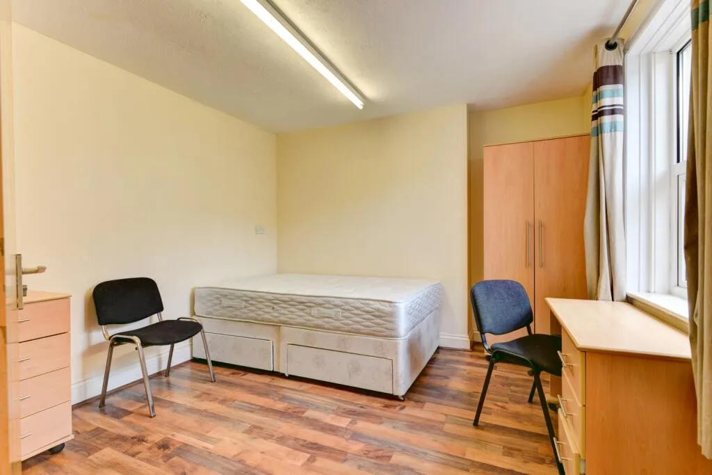 5 bedroom terraced house for rent