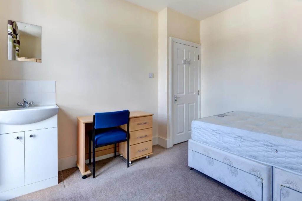 6 bedroom terraced house for rent