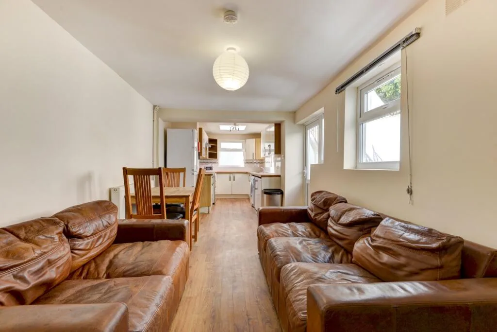 6 bedroom terraced house for rent