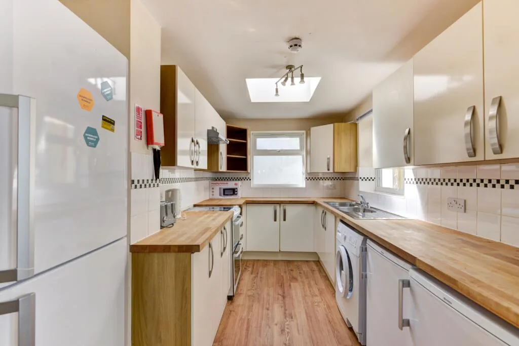 6 bedroom terraced house for rent