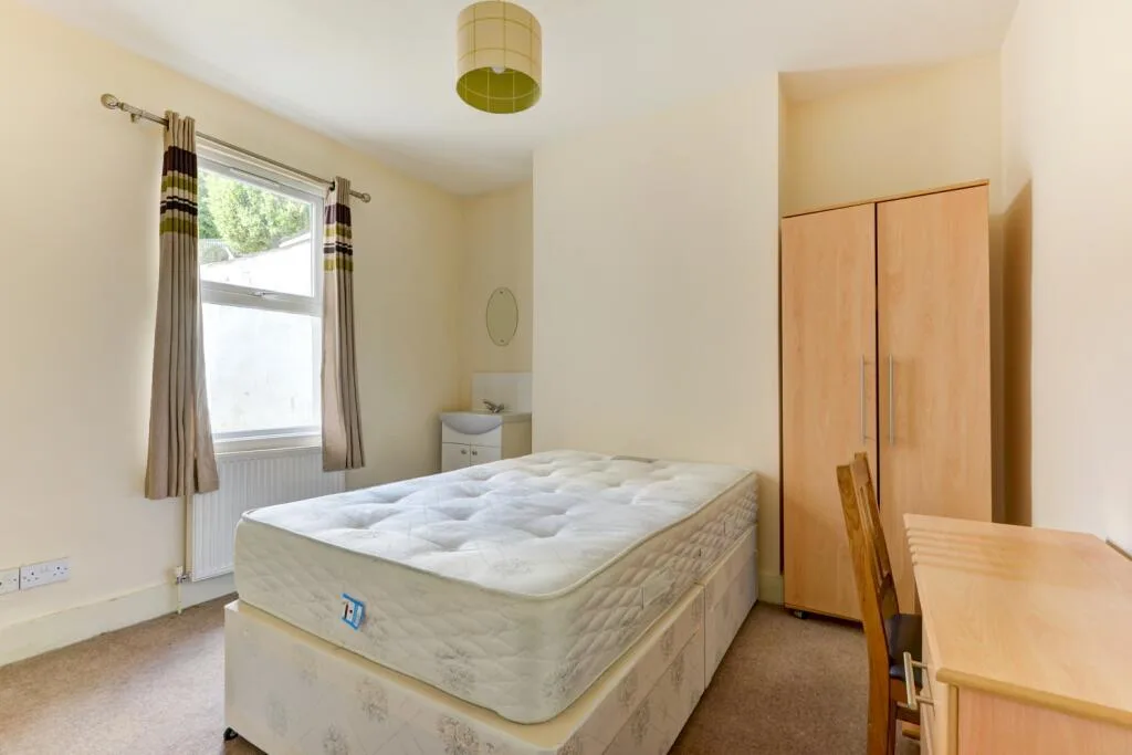 6 bedroom terraced house for rent