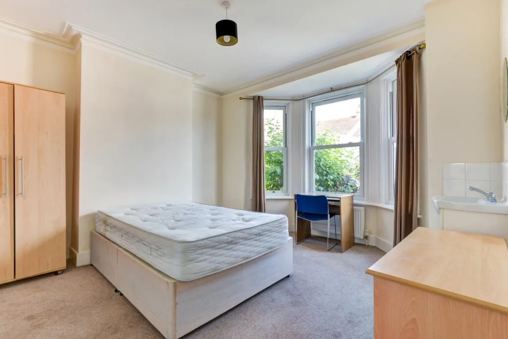6 bedroom terraced house for rent