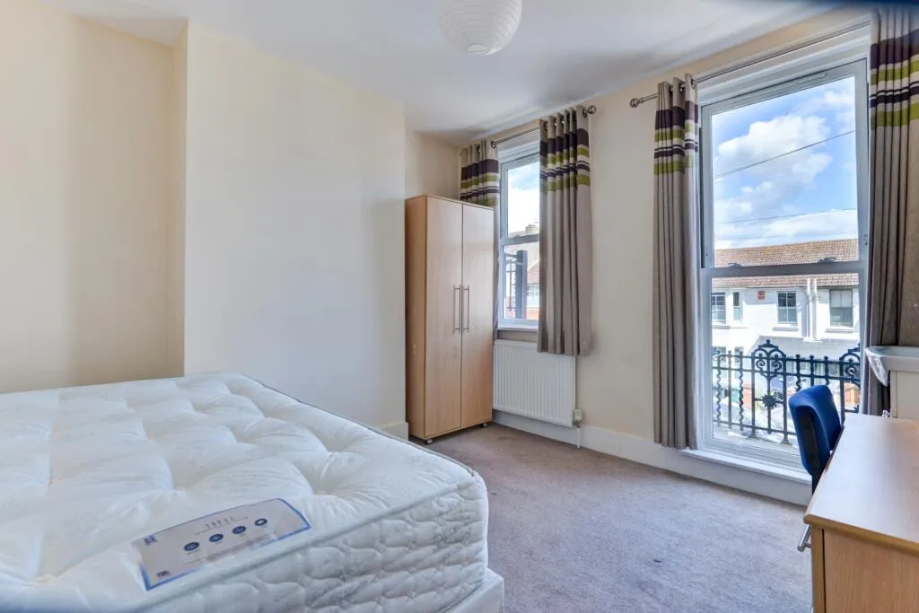 6 bedroom terraced house for rent