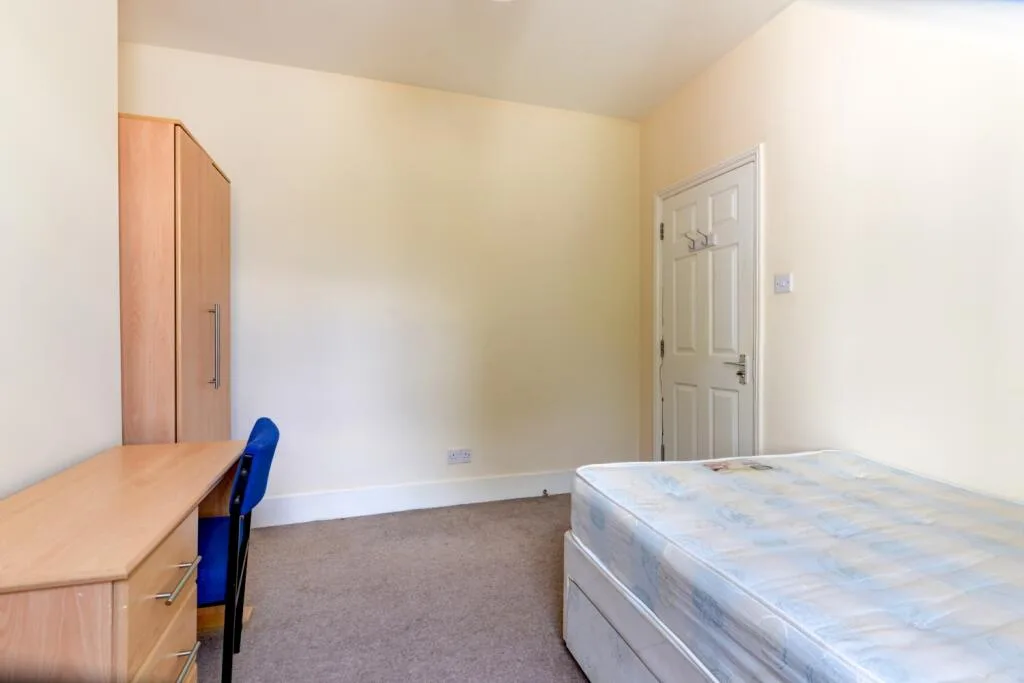 6 bedroom terraced house for rent