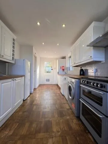 5 bedroom terraced house for rent