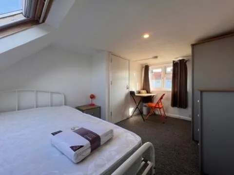 5 bedroom terraced house for rent
