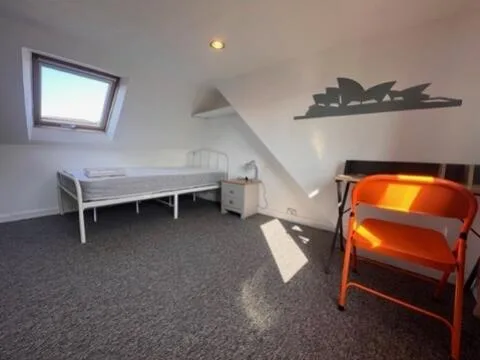 5 bedroom terraced house for rent