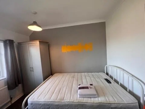 5 bedroom terraced house for rent