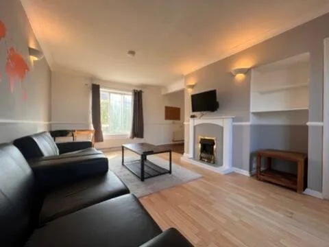 5 bedroom terraced house for rent