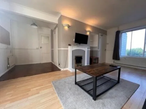 5 bedroom terraced house for rent