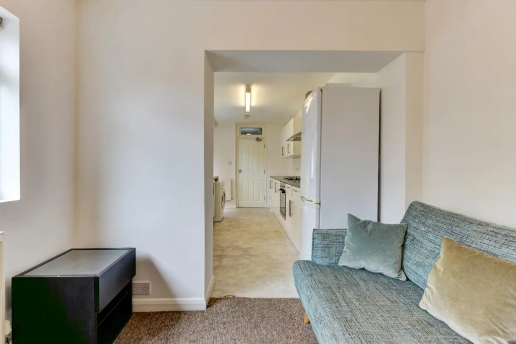 5 bedroom ground floor maisonette for rent