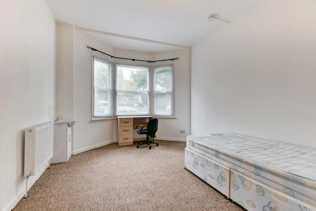 5 bedroom ground floor maisonette for rent