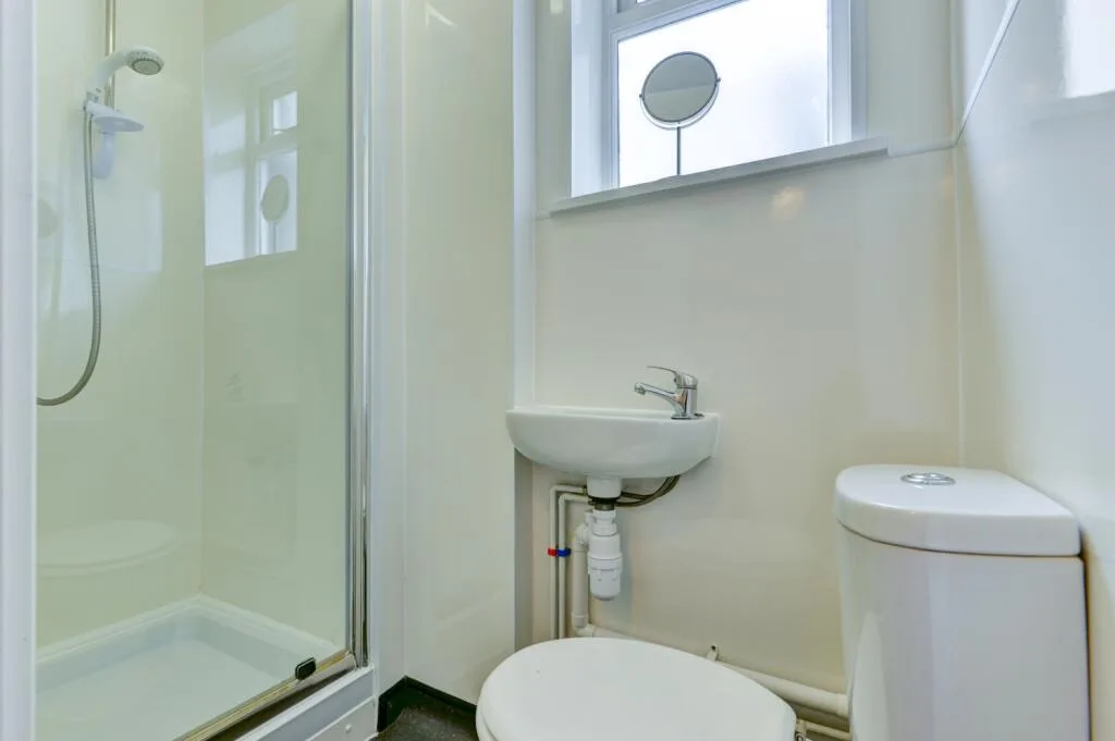 5 bedroom ground floor maisonette for rent