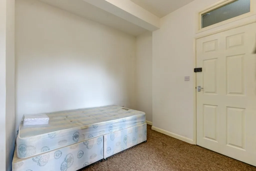 5 bedroom ground floor maisonette for rent