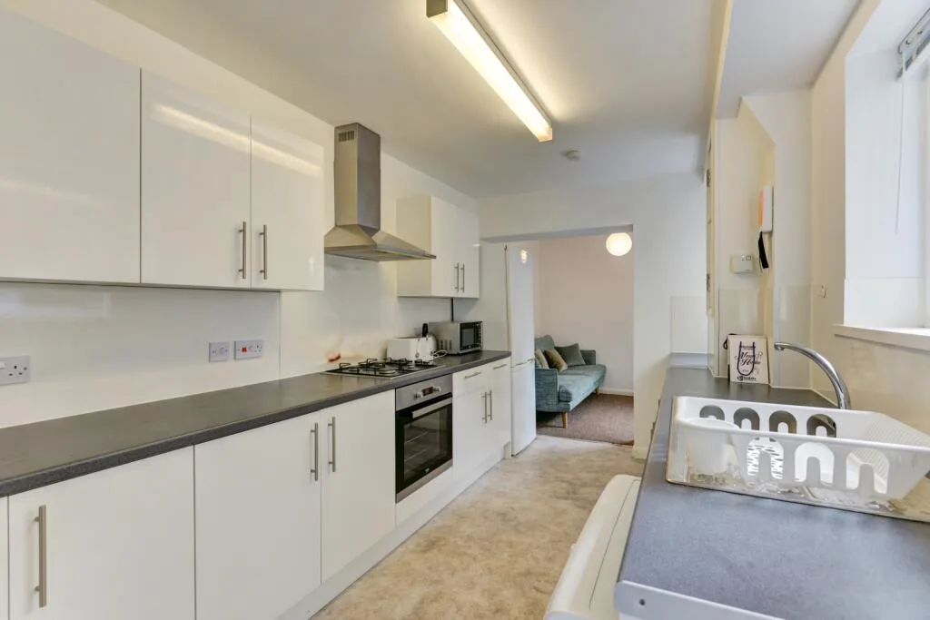 5 bedroom ground floor maisonette for rent