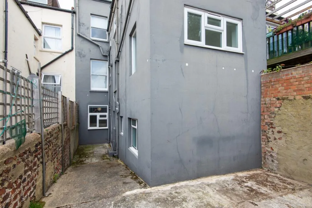 5 bedroom ground floor maisonette for rent