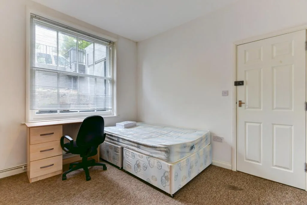 5 bedroom ground floor maisonette for rent