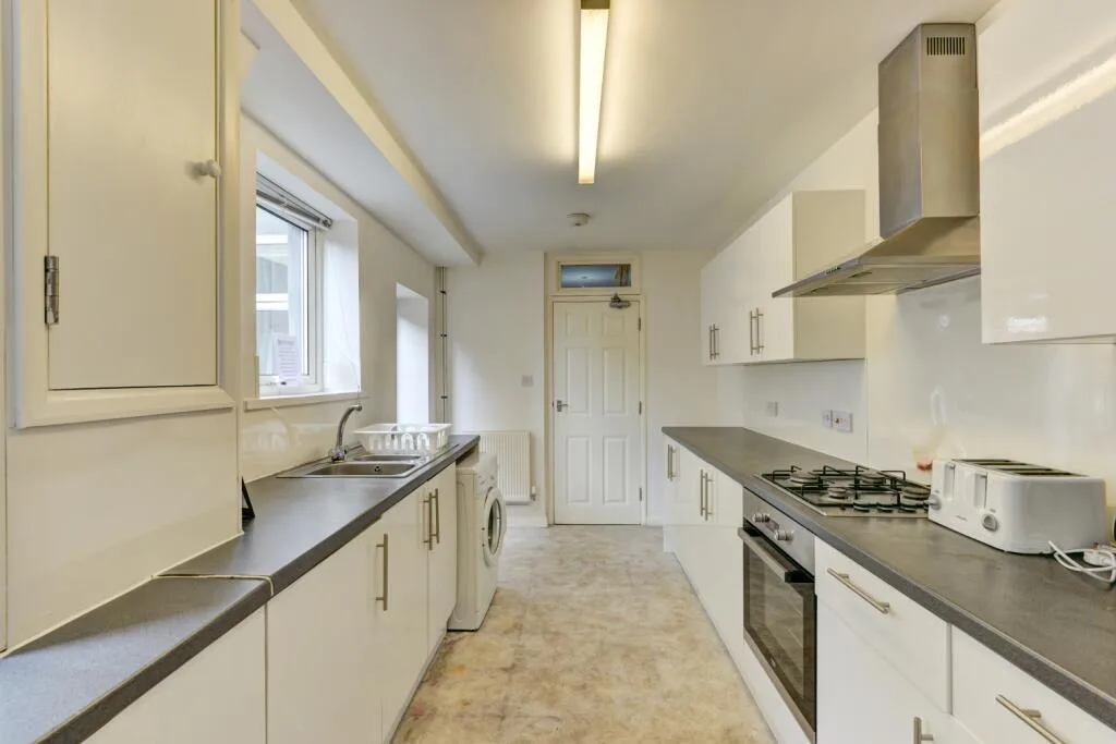 5 bedroom ground floor maisonette for rent