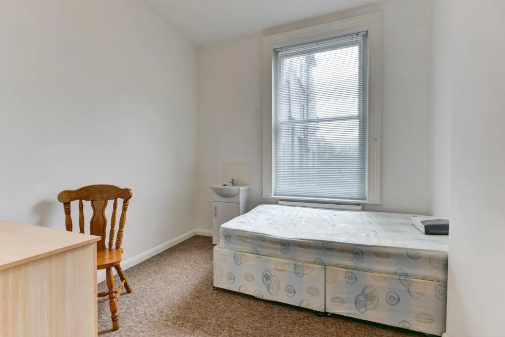 5 bedroom ground floor maisonette for rent