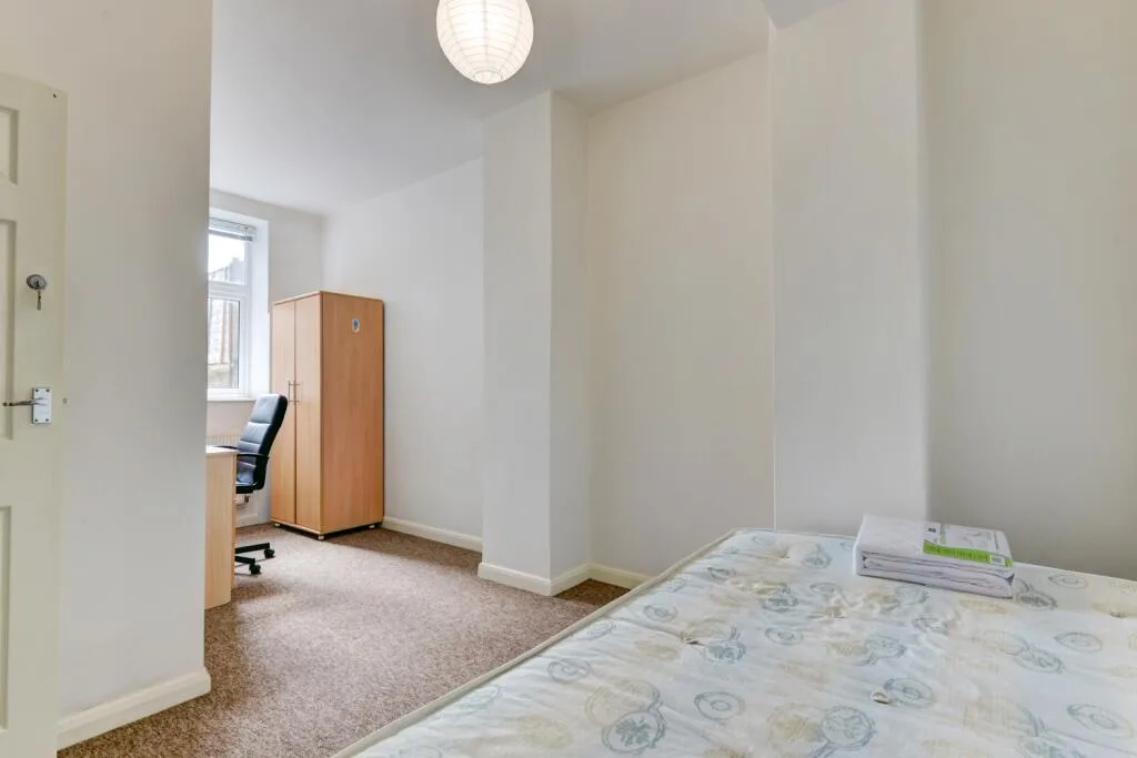 5 bedroom ground floor maisonette for rent