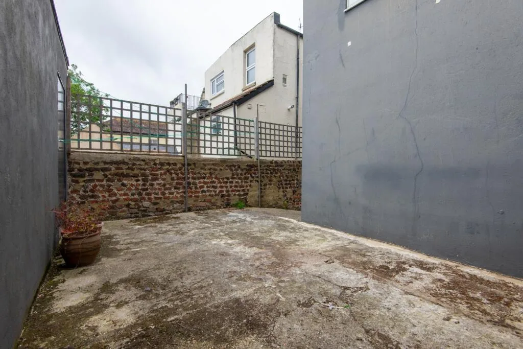 5 bedroom ground floor maisonette for rent