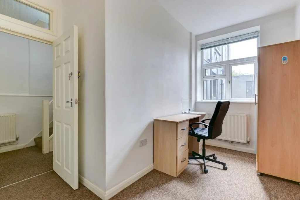 5 bedroom ground floor maisonette for rent