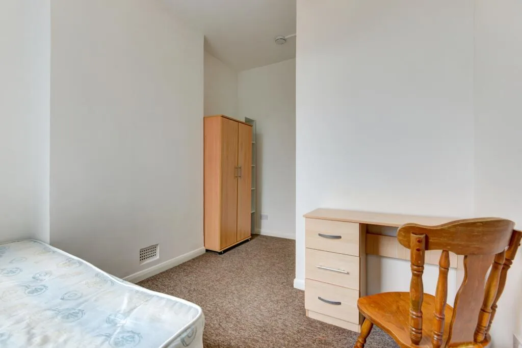 5 bedroom ground floor maisonette for rent