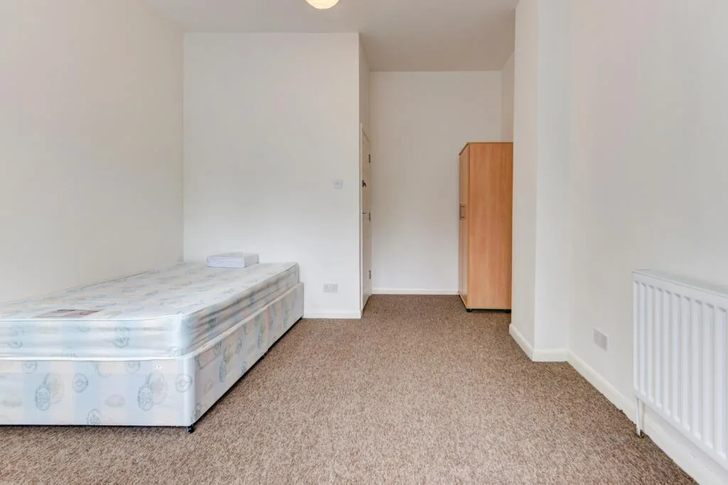 5 bedroom ground floor maisonette for rent