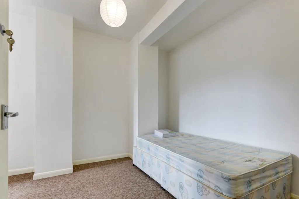 5 bedroom ground floor maisonette for rent