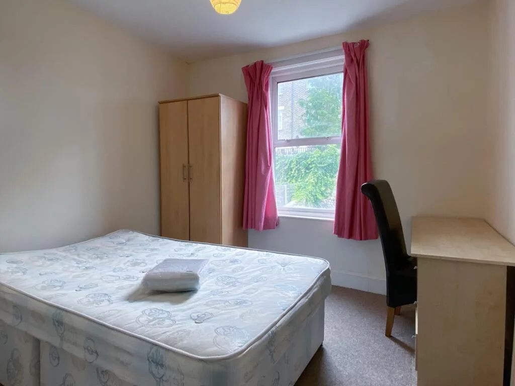 6 bedroom terraced house for rent