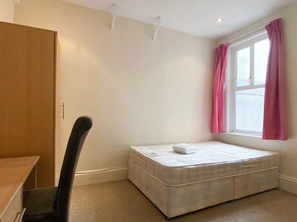 6 bedroom terraced house for rent