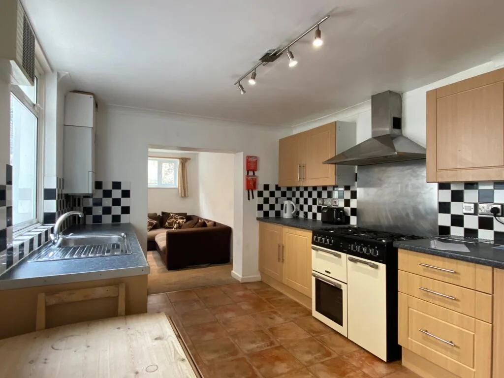 6 bedroom terraced house for rent