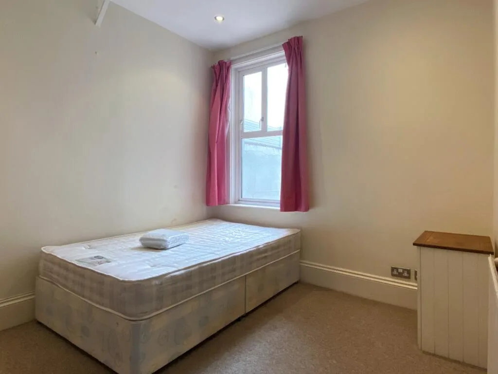 6 bedroom terraced house for rent