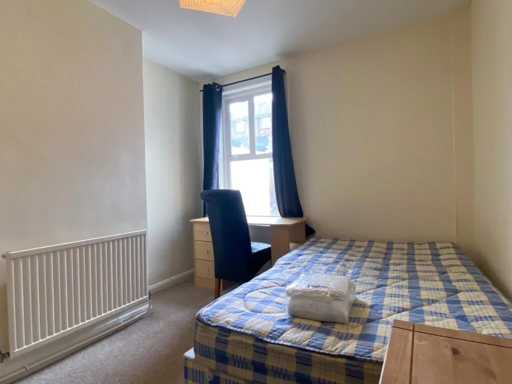 6 bedroom terraced house for rent