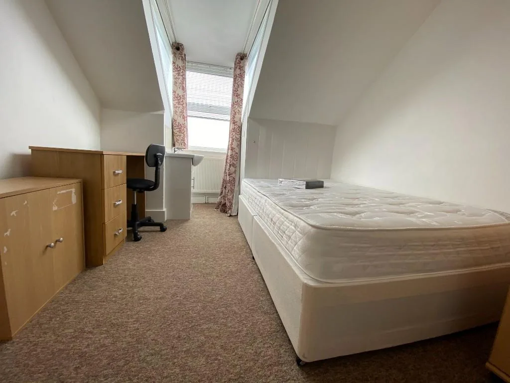 5 bedroom maisonette for rent