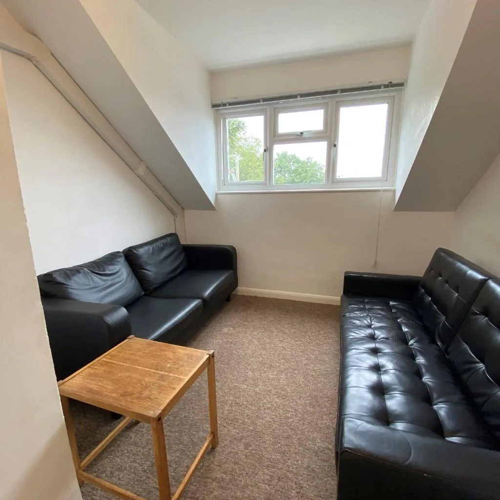 5 bedroom maisonette for rent