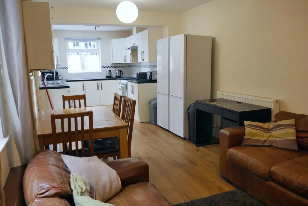 6 bedroom terraced house for rent
