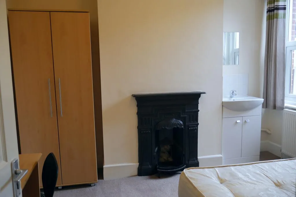 6 bedroom terraced house for rent