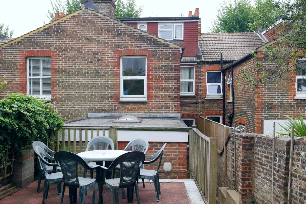 6 bedroom terraced house for rent