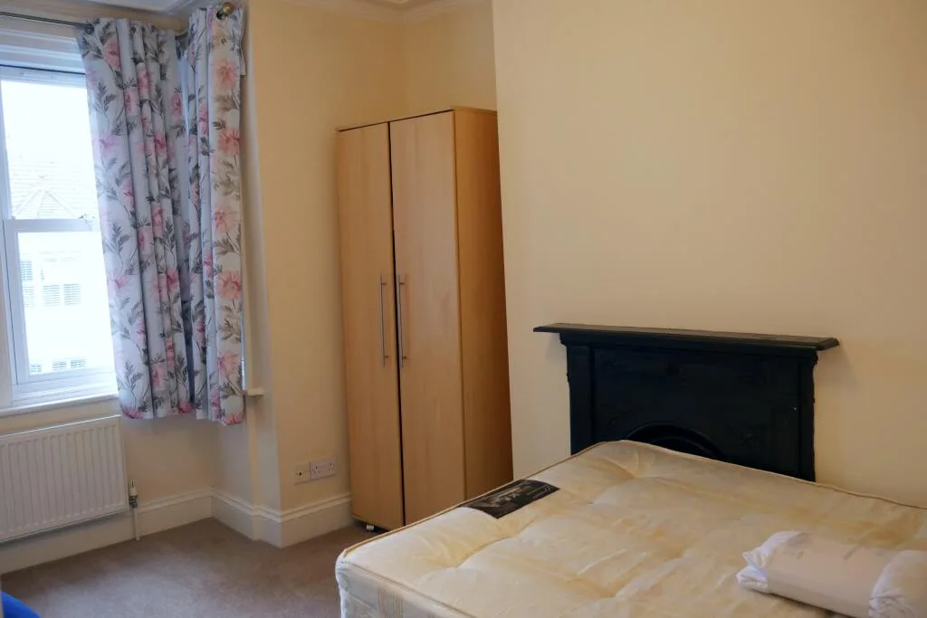 6 bedroom terraced house for rent