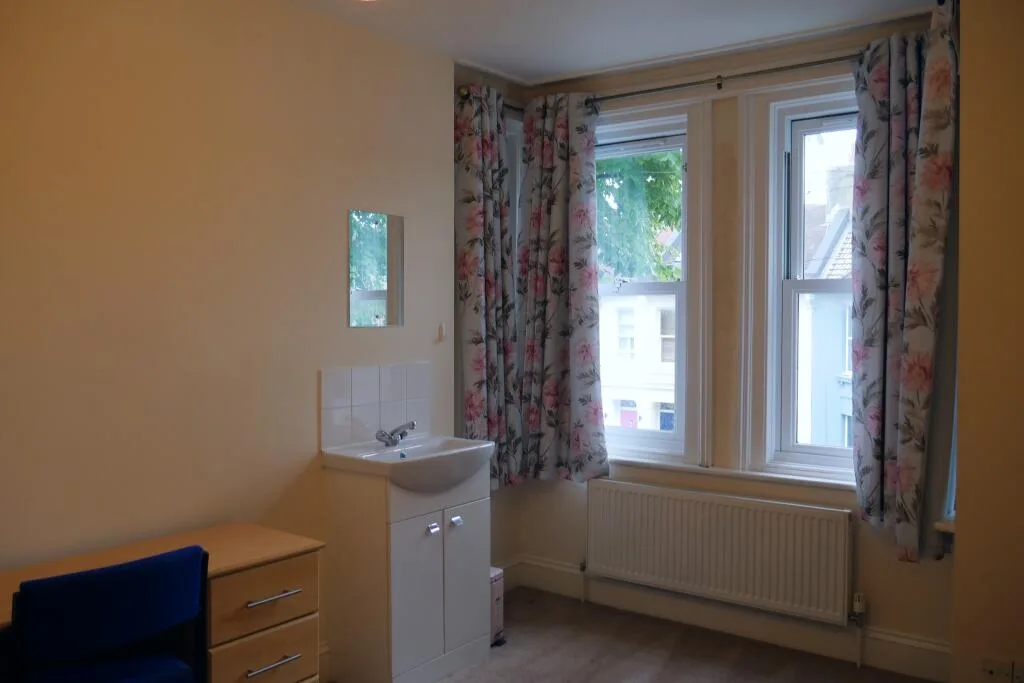 6 bedroom terraced house for rent