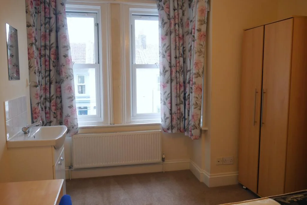 6 bedroom terraced house for rent