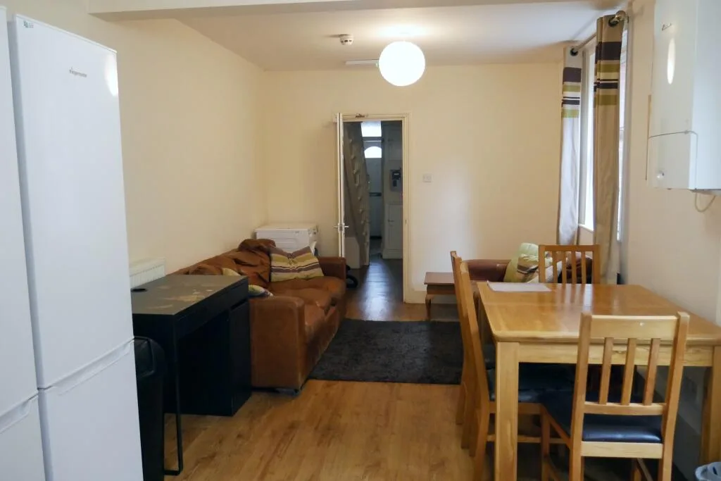 6 bedroom terraced house for rent