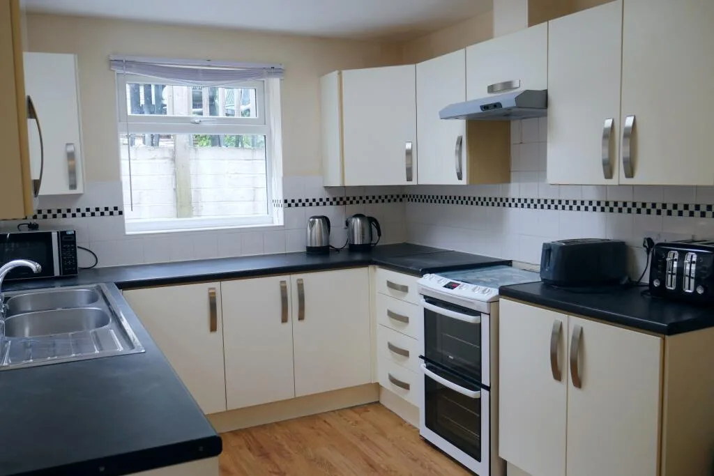 6 bedroom terraced house for rent