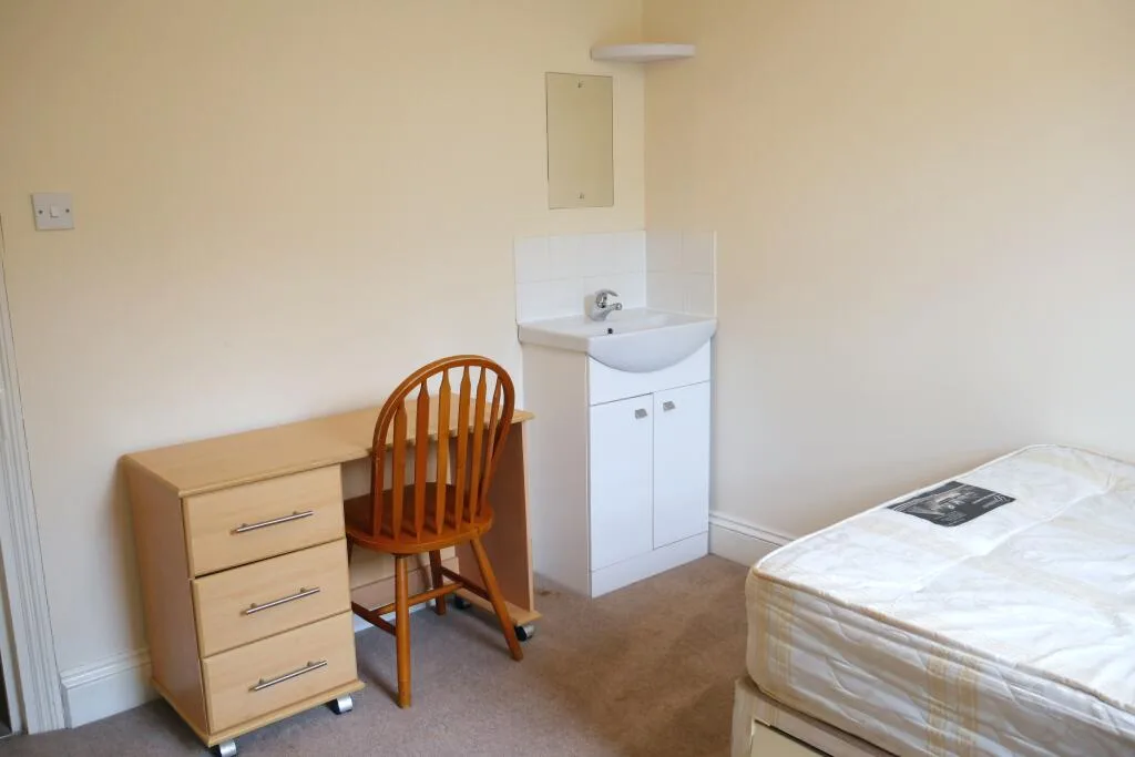 6 bedroom terraced house for rent