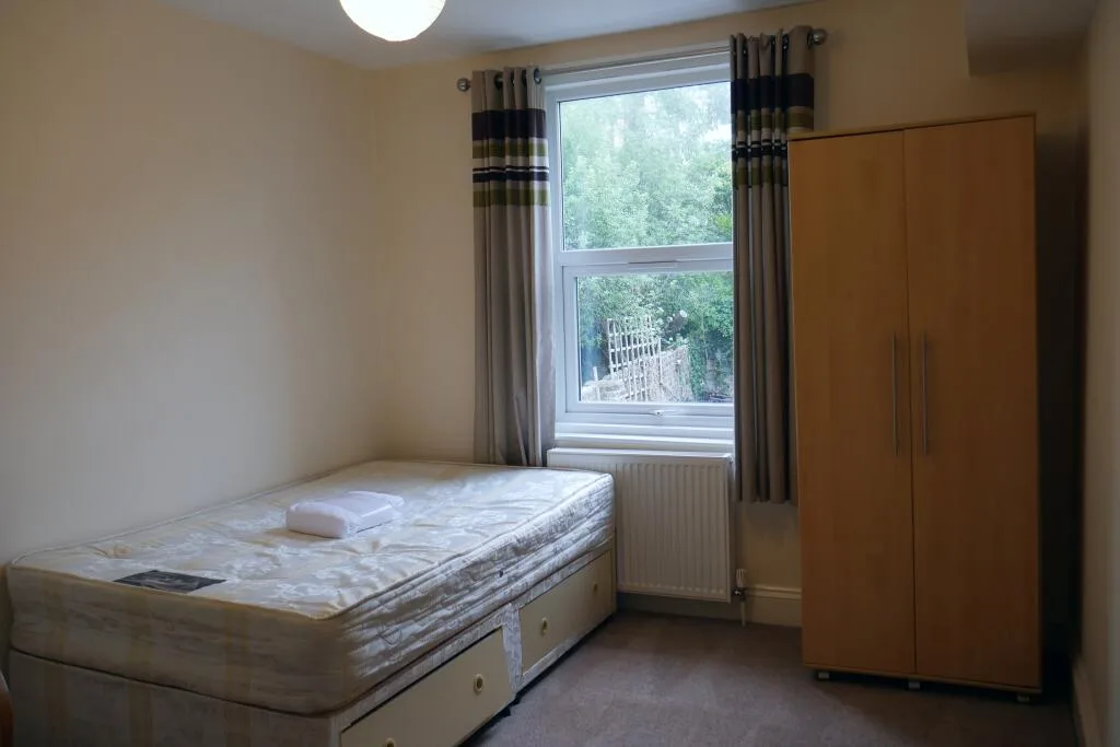 6 bedroom terraced house for rent